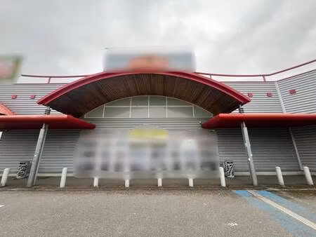 location commerce 2 088 m²