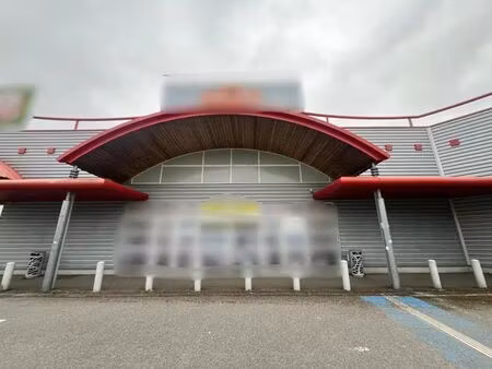 location commerce maurepas 78310 2088m²