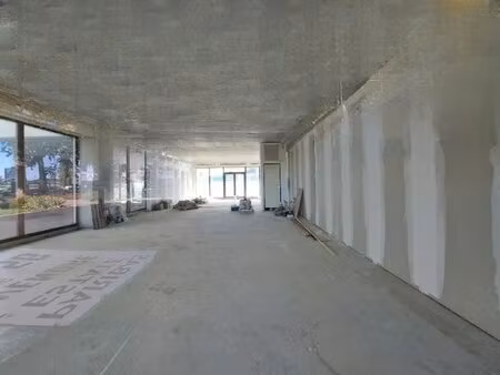 location commerce 120 m²