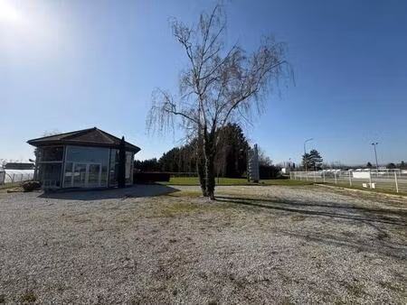 location commerce 136 m²