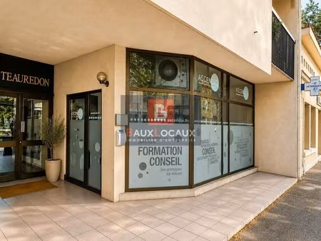 location commerce salon de provence 13300 54m²