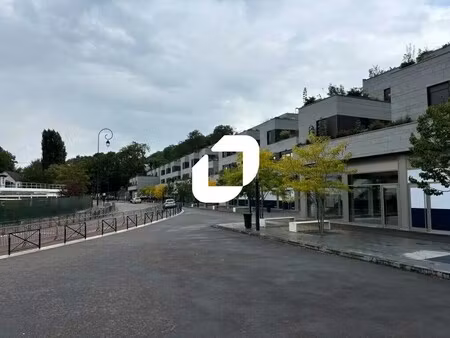 location commerce 372 m²