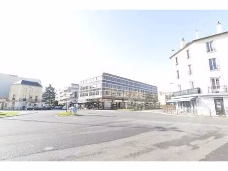 location bureaux 67 m² à 360 m²