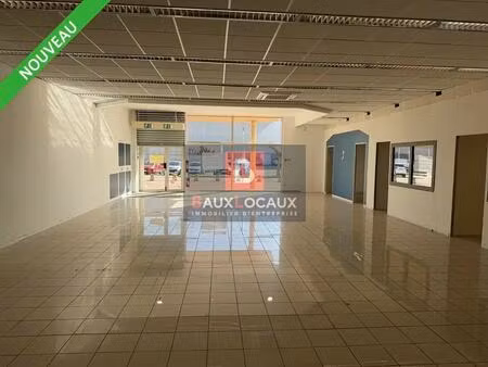 location commerce 472 m²