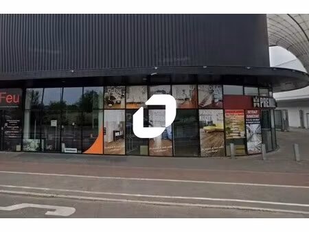 location commerce 161 m²