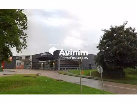 location commerce 1 037 m²