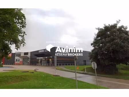 location commerce dole 39100 1037m²