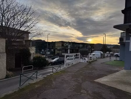 location commerce 46 m²