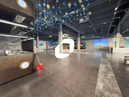 location commerce 1 444 m²