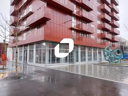 location commerce 150 m²