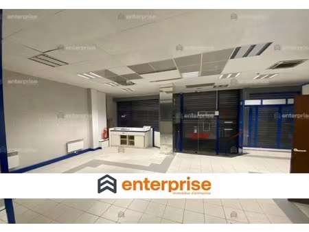 location commerce 270 m²