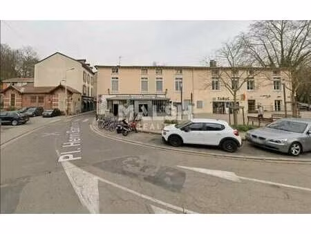 location commerce 55 m²