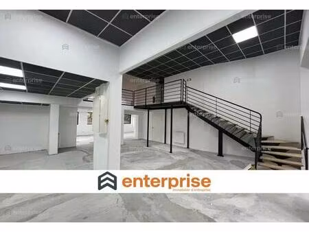 location commerce 168 m²