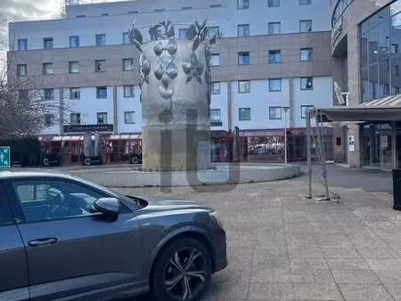 location commerce 91 m²