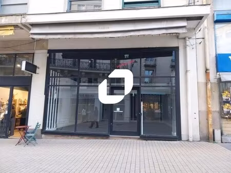 location commerce nantes 44000 100m²