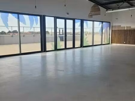 location commerce 219 m²