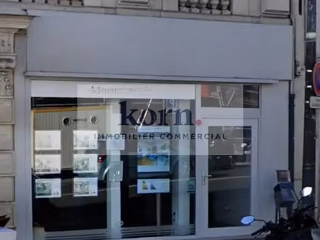 location commerce 157 m²