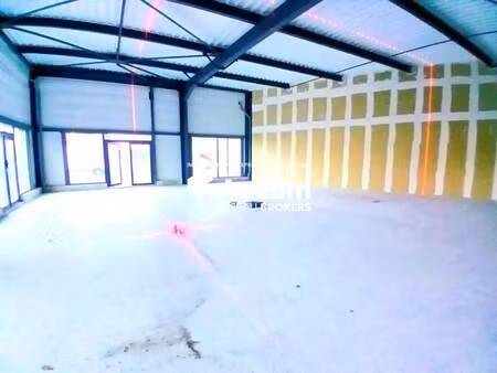 location commerce 137 m²