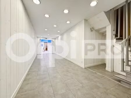 location commerce 60 m²