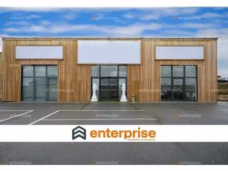 location commerce 2 500 m²