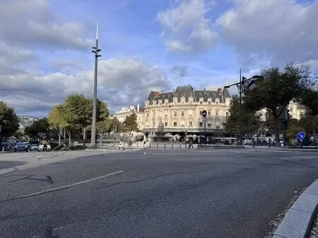 location commerce 87 m²