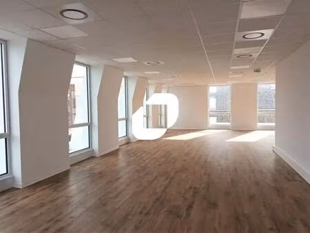 location commerce 140 m² à 298 m²