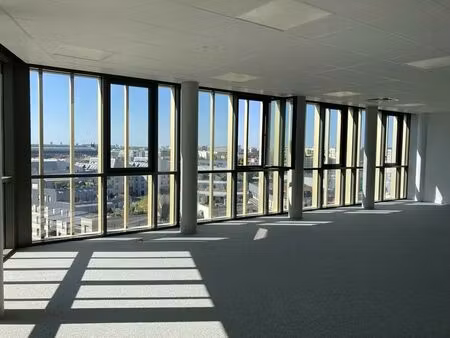 location bureaux 102 m² à 667 m²
