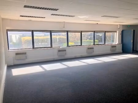 location bureaux 78 m² à 504 m²