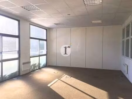 location bureaux 39 m² à 1 852 m²