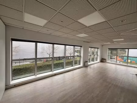location bureaux 15 m² à 82 m²
