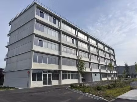 location bureaux 287 m² à 697 m²