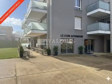 location commerce 128 m²