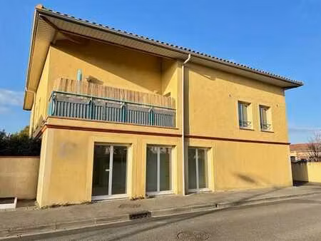 location commerce 80 m²