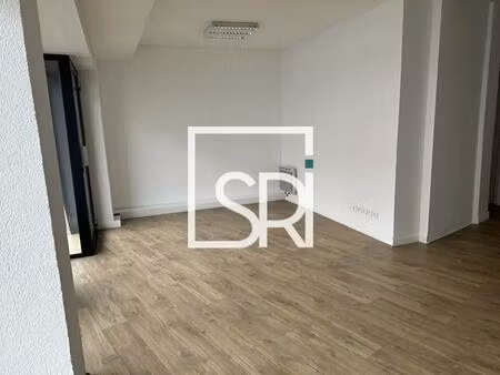 location commerce 70 m²