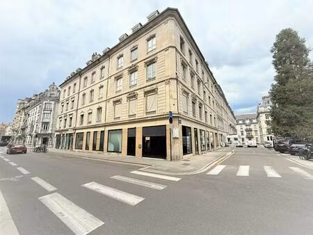 location commerce 285 m²