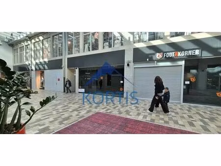 location commerce 83 m² à 921 m²