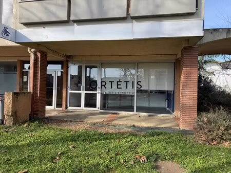 location commerce 102 m²