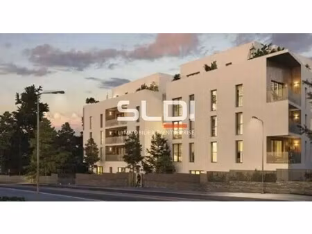 location commerce 70 m²