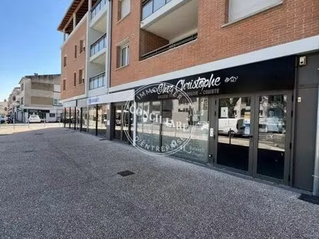 location commerce 122 m²