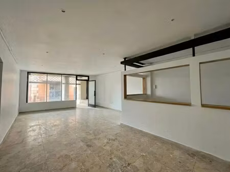 location commerce 100 m²