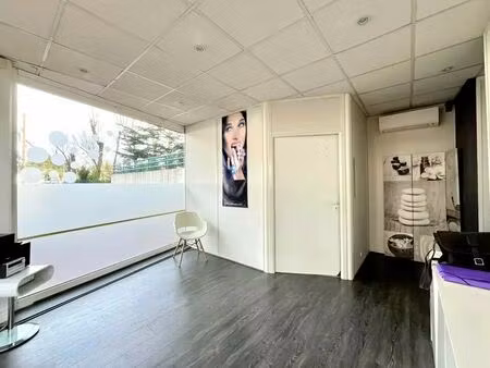location commerce frejus 83600 65m²