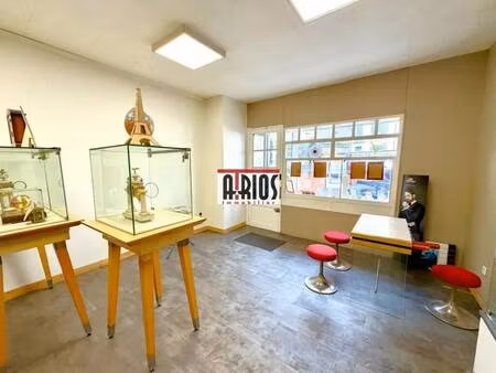 location commerce 60 m²