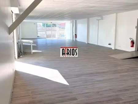 location commerce 256 m²