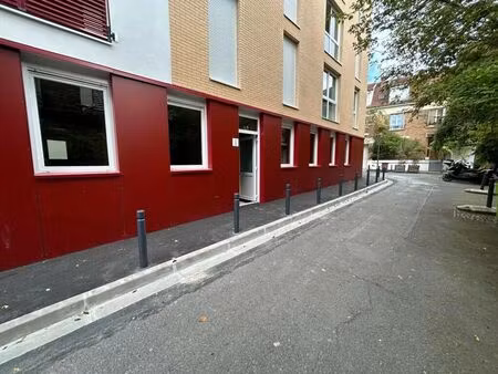 location commerce 150 m²