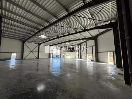 location commerce les pennes mirabeau 13170 550m²