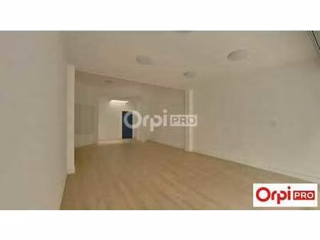 location commerce 45 m²