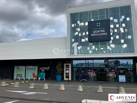 location commerce 677 m²