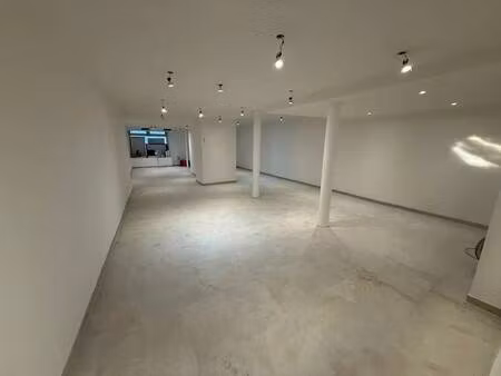 location commerce 140 m²