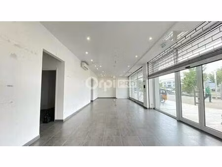 location commerce 85 m²