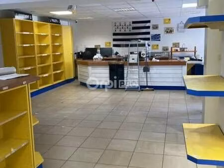 location commerce 161 m²